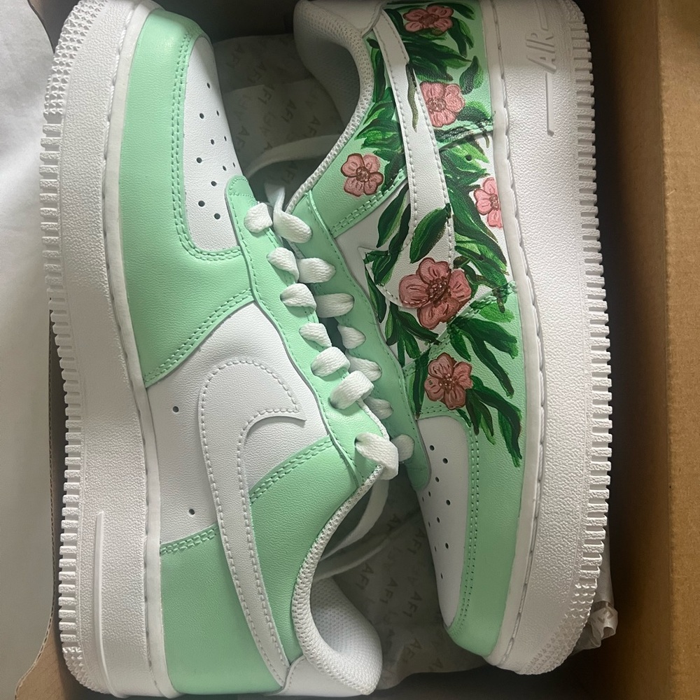 Hand-painted Nike Air Force 1 size 7.5 brand new in box, never worn